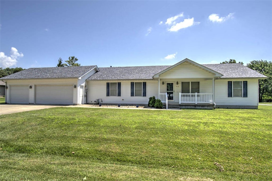 510 North Lake Shore Drive Decatur, IL 62521 - Photo 1 of 29