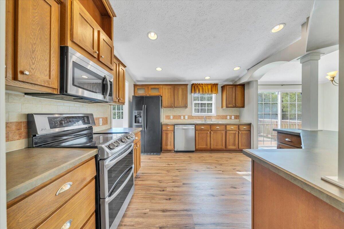 3767 Bandy Road Roanoke, VA 24014 - Photo 9 of 44 17-MIB02694