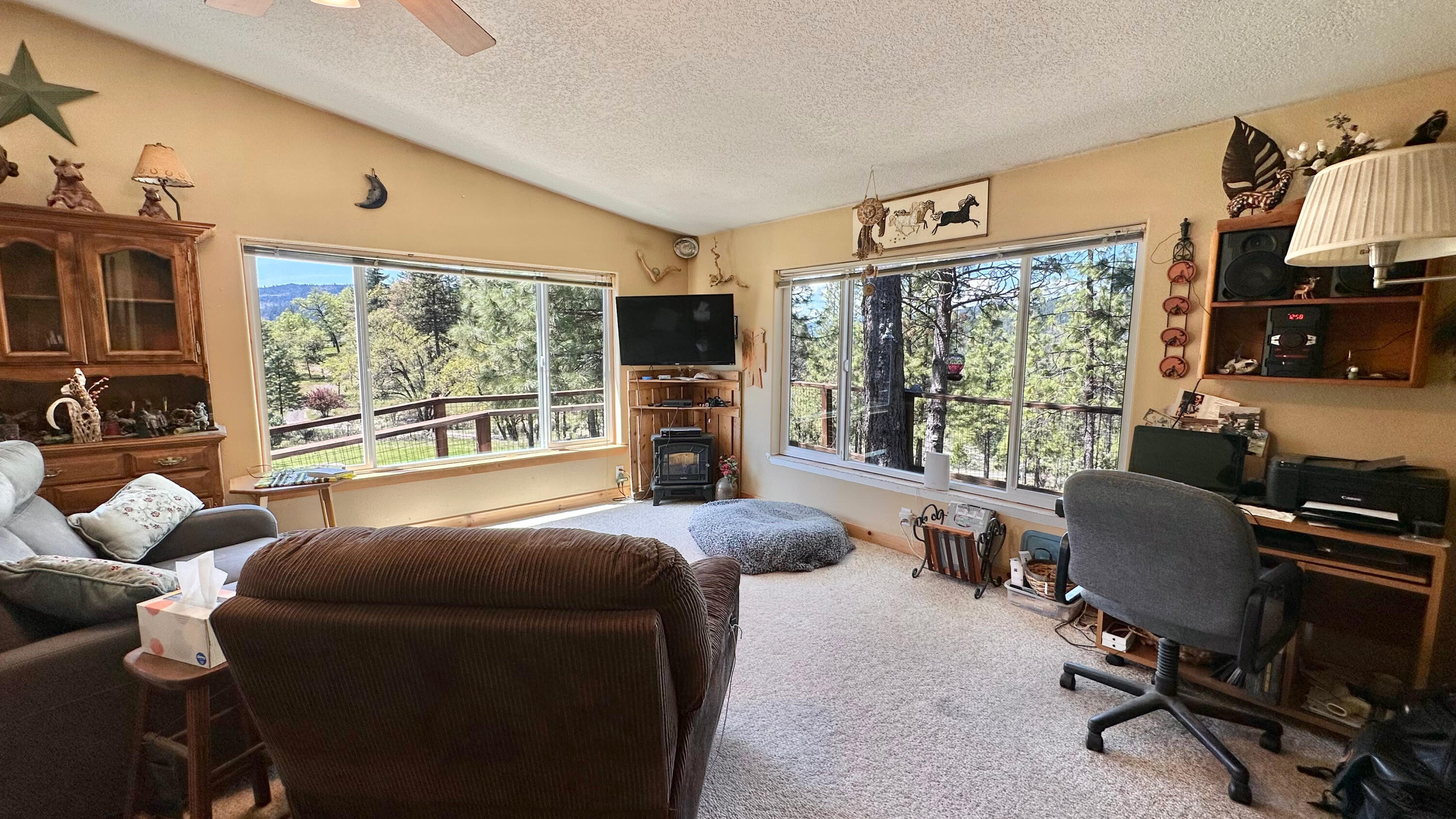 12888 McNeil Creek Road Trail, OR 97541 - Photo 17 of 32 Living Room