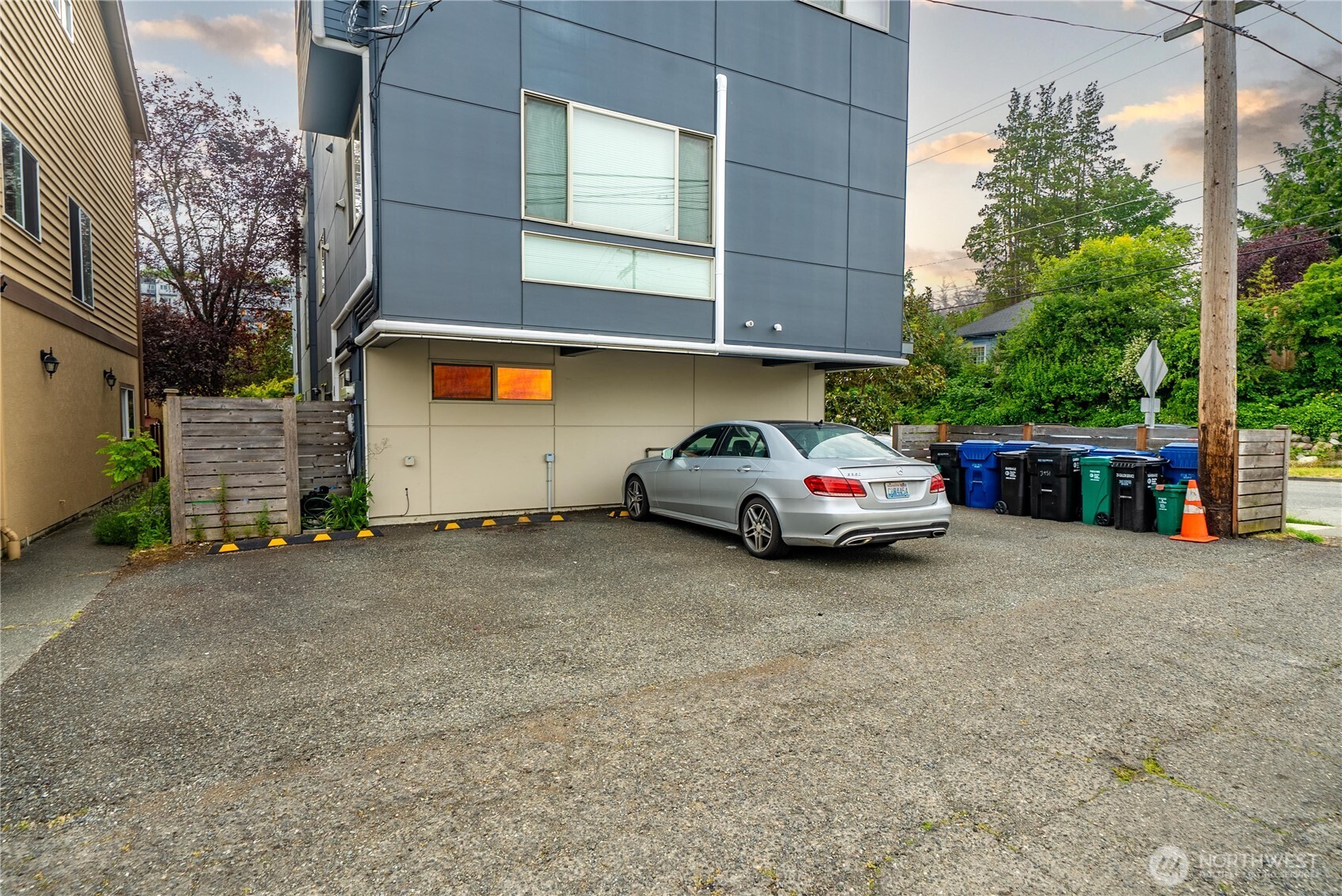 3951 Southwest Oregon Street Seattle, WA 98116 - Photo 31 of 33