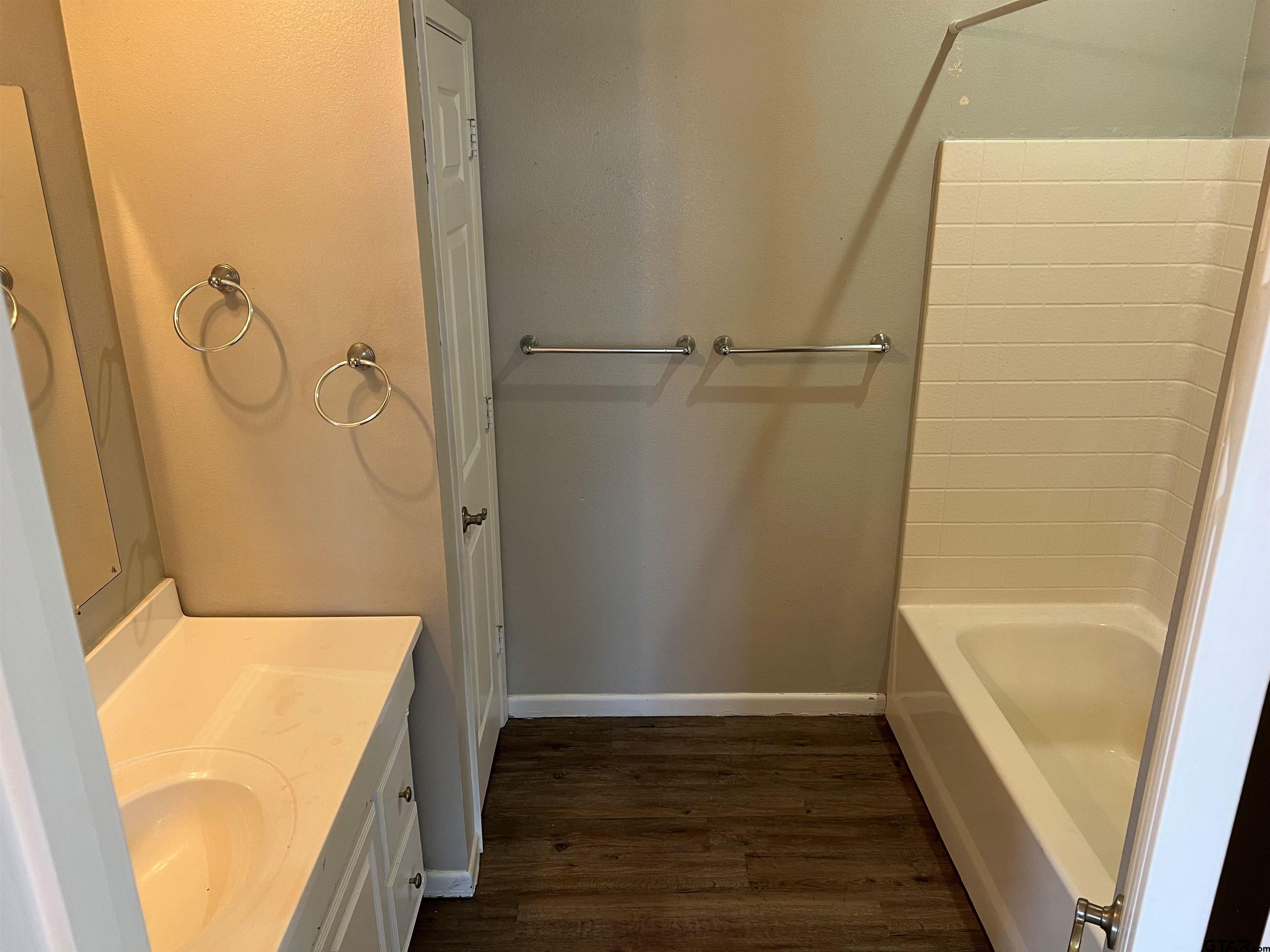 19038 FM 2493 Flint, TX 75762 - Photo 7 of 10 a bathroom with a tub and wooden floor