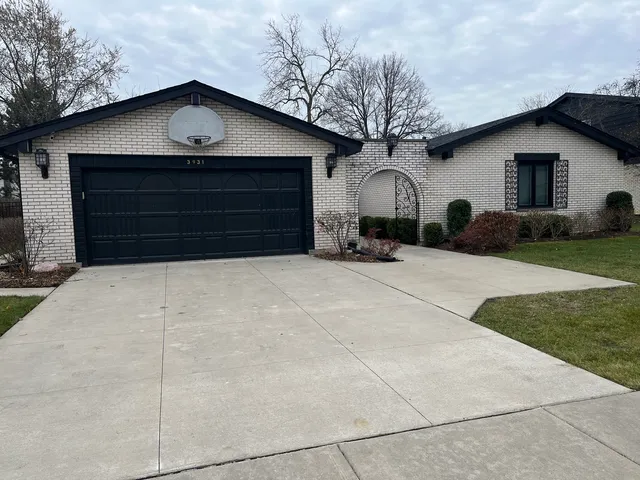 $895,000 | 3931 Miller Drive, Glenview, IL 60026