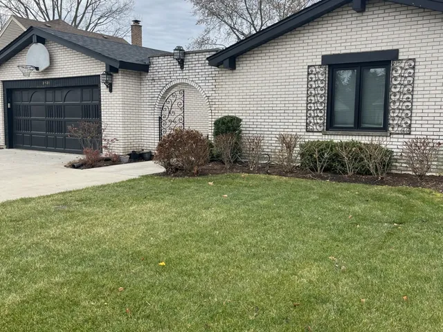 $895,000 | 3931 Miller Drive, Glenview, IL 60026