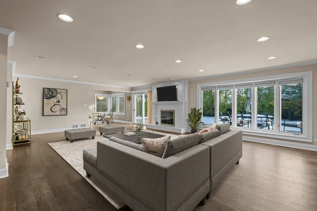 $895,000 | 3931 Miller Drive, Glenview, IL 60026