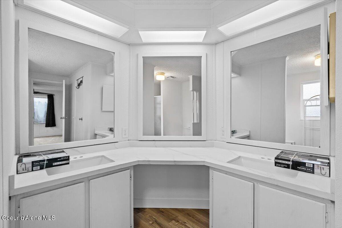 10600 North Benoit Street Hayden, ID 83835 - Photo 20 of 35 20-Primary bathroom