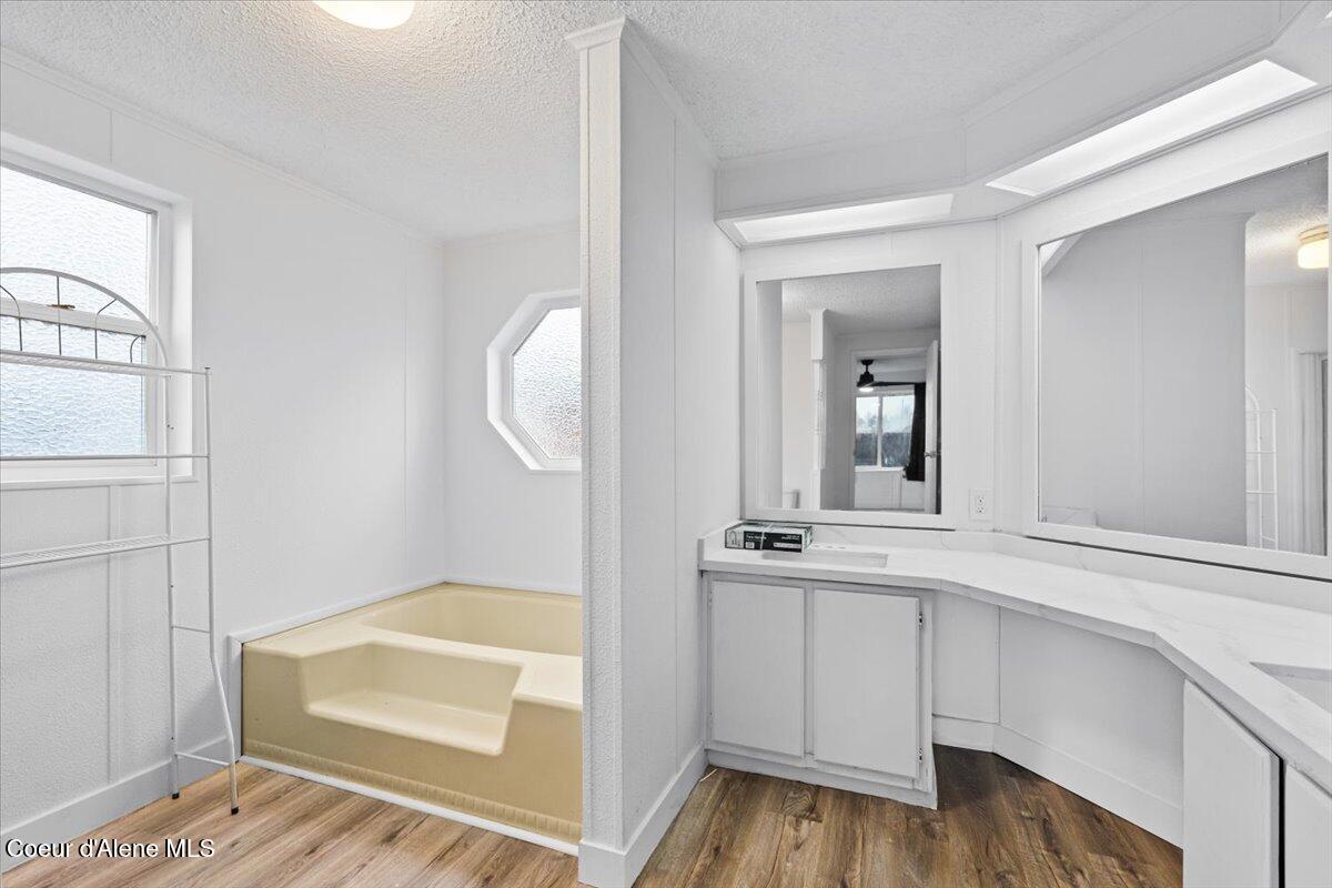 10600 North Benoit Street Hayden, ID 83835 - Photo 21 of 35 21-Primary bathroom