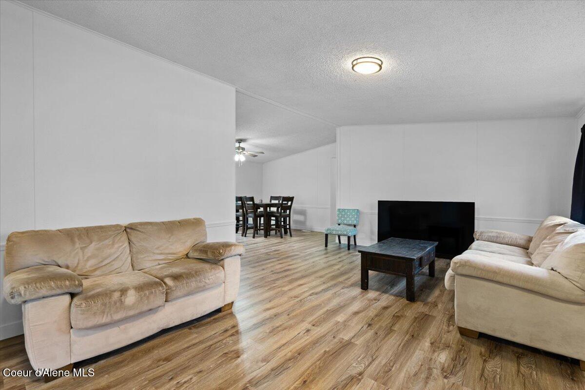 10600 North Benoit Street Hayden, ID 83835 - Photo 5 of 35 05-Entry & Living Room