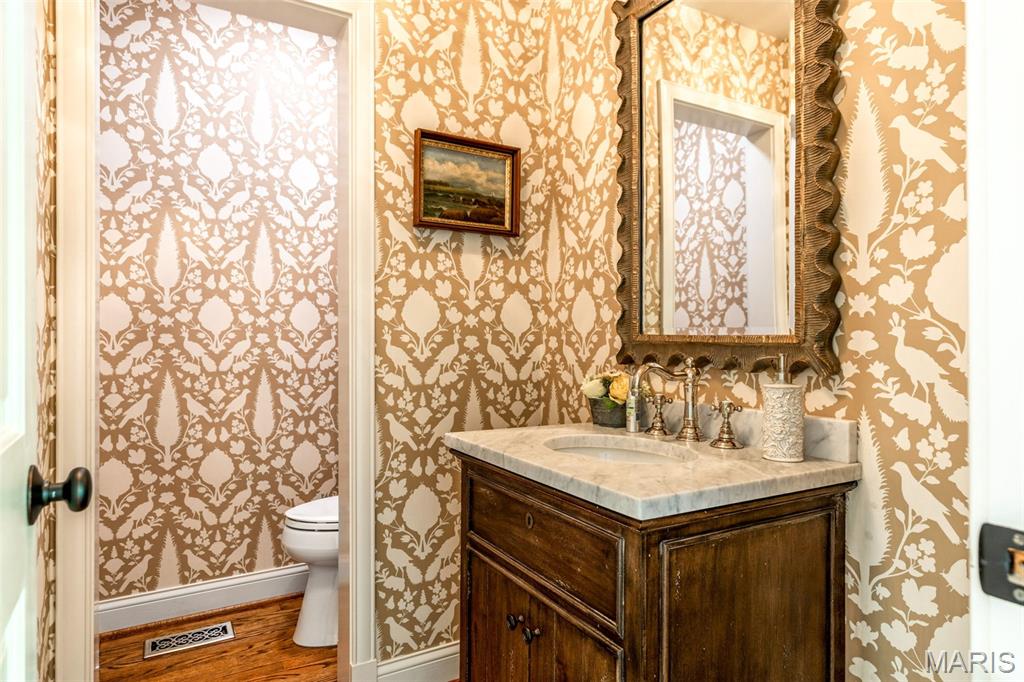 11101 Hermitage Hill Road Frontenac, MO 63131 - Photo 19 of 46