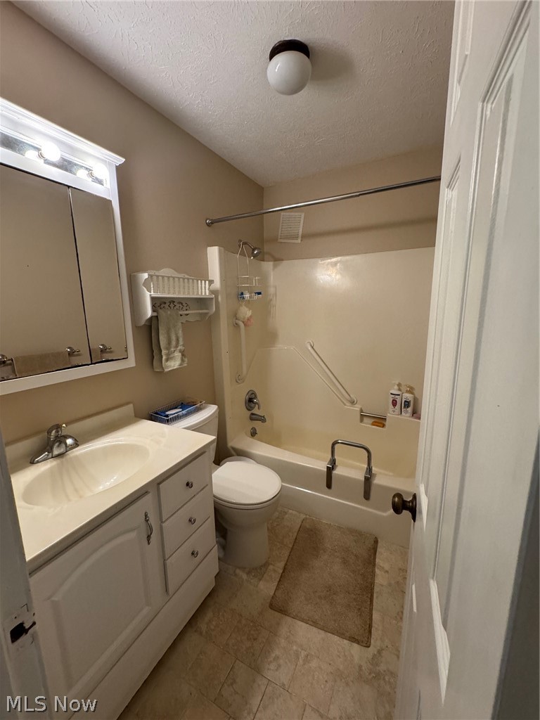 8201 Orchard Road Painesville, OH 44077 - Photo 34 of 45 Bathroom