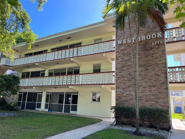 $199,000 | 412 South Luna Court, Unit 2, Hollywood, FL 33021