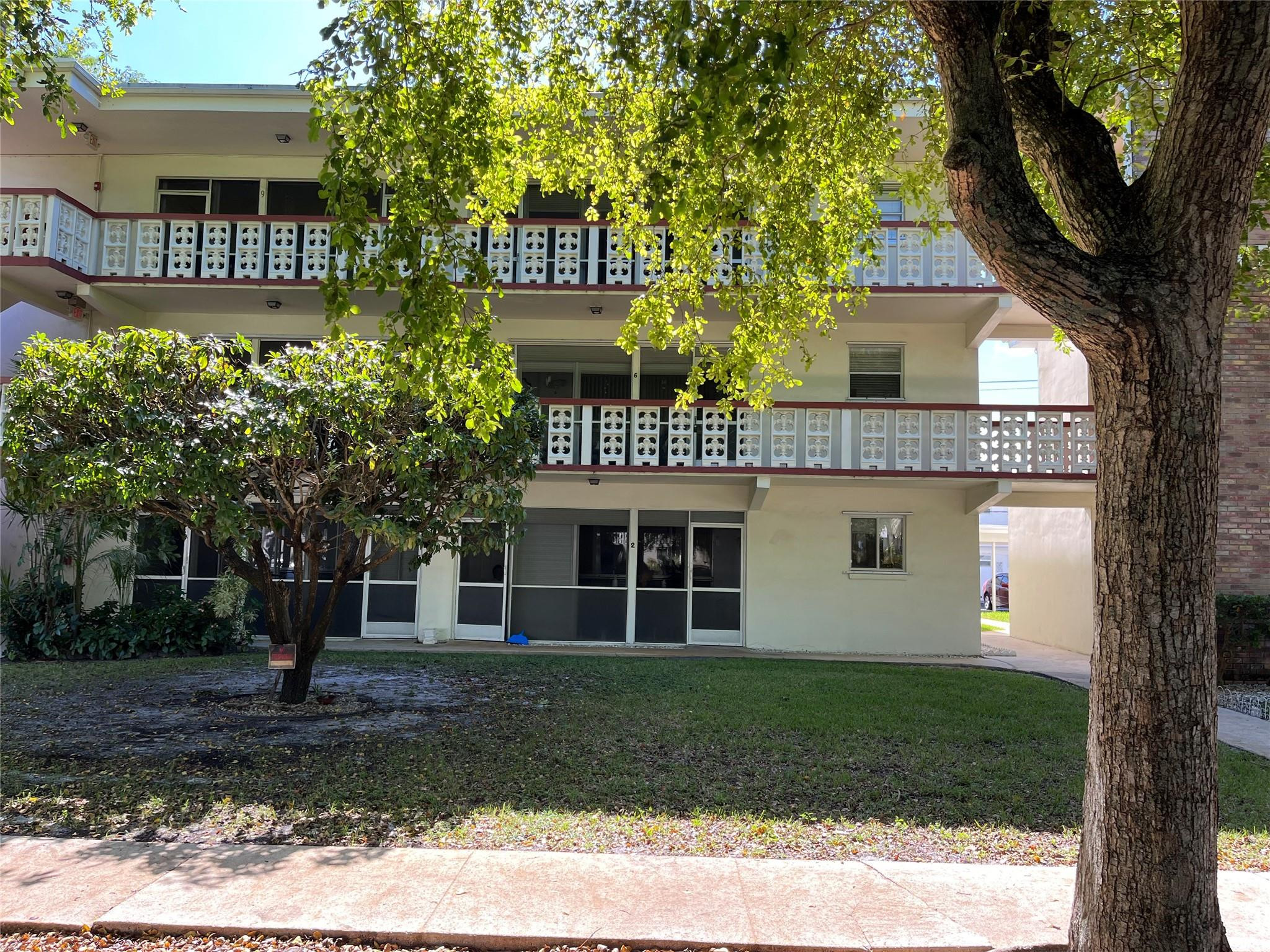 412 South Luna Court, Unit 2 Hollywood, FL 33021 - Photo 3 of 20 a front view of a house with a garden