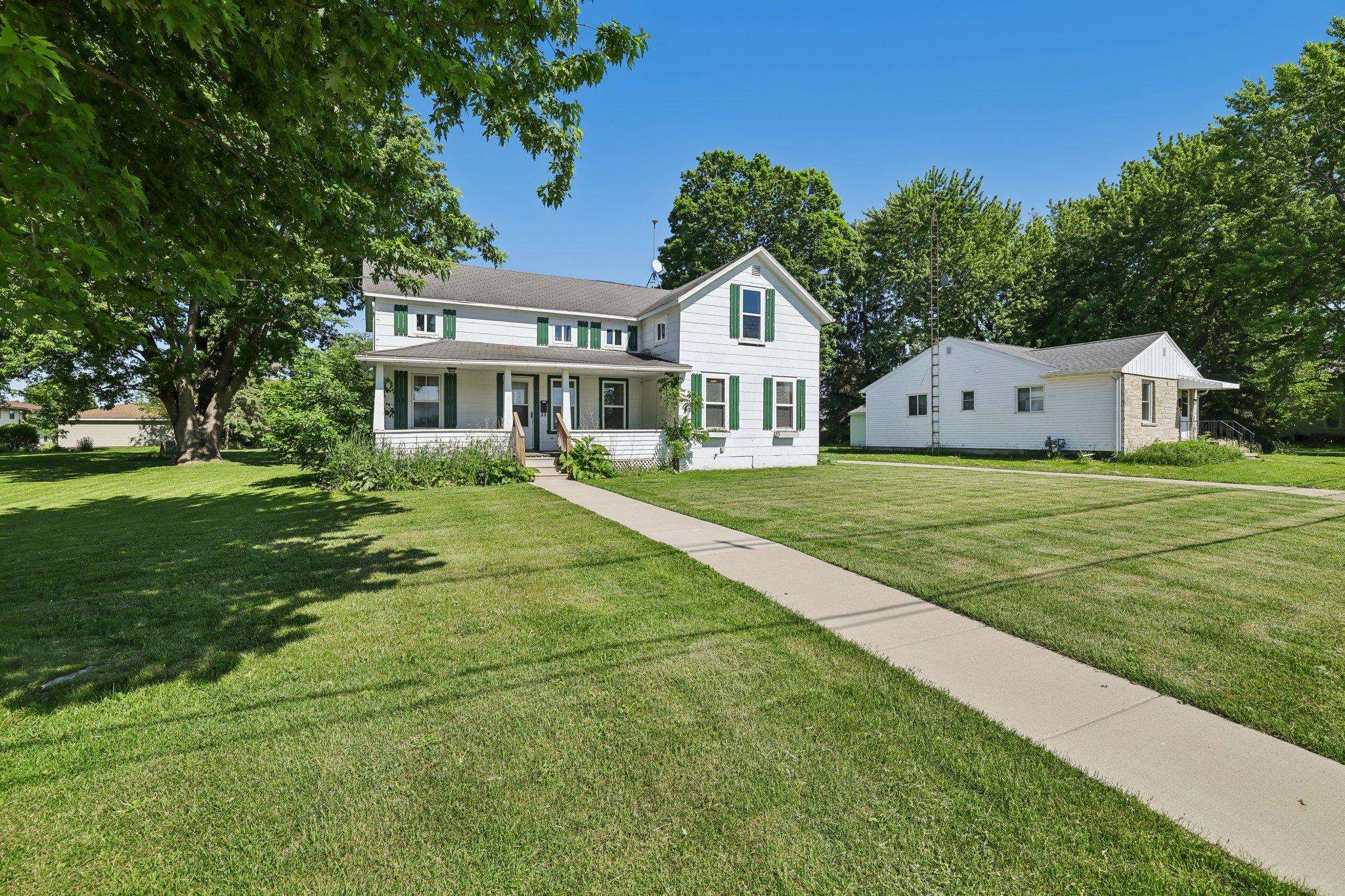 1027 Farnham Street Columbus, WI 53925 - Photo 6 of 39