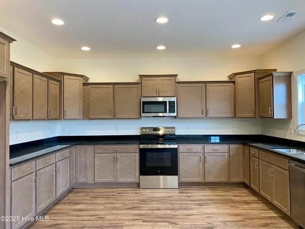 $404,000 | 1870 Olde Towne Pointe Boulevard, Jacksonville, NC 28546