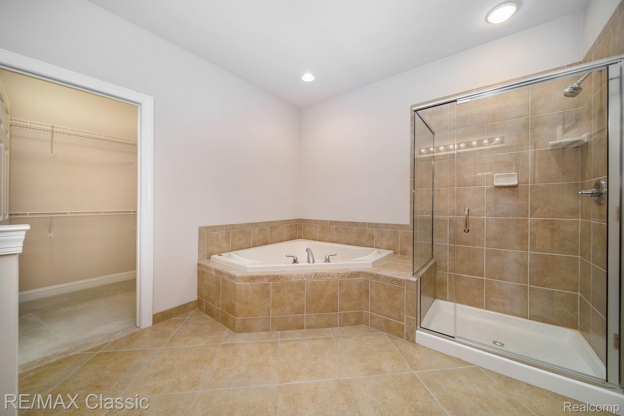 24938 Reeds Pointe Drive, Unit 42 Novi, MI 48374 - Photo 14 of 33 Master Bath with Jetted Tub, Ceramic Shower & Walk-In Closet