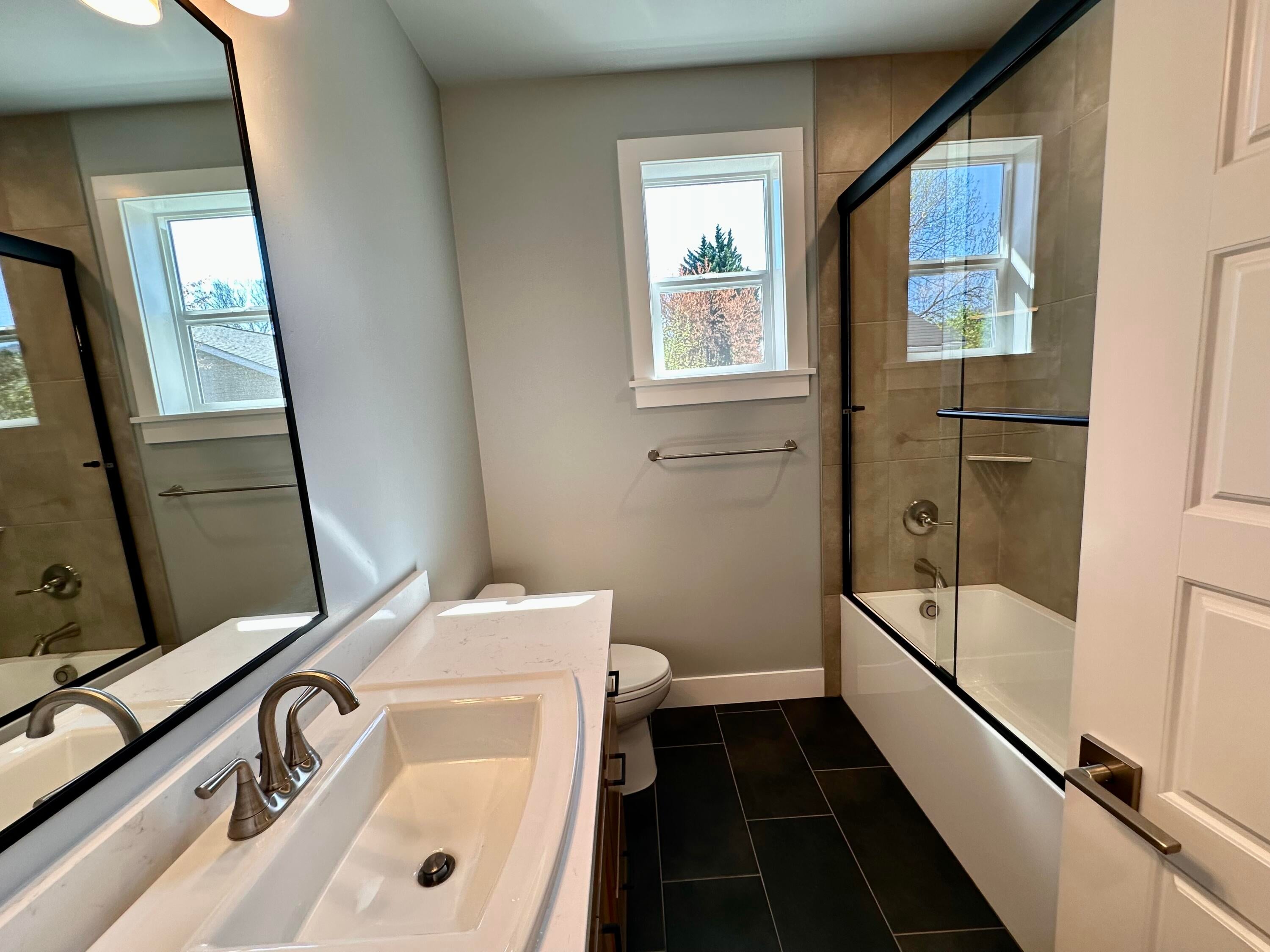 324 Randy Street Ashland, OR 97520 - Photo 27 of 35 Guest Bath