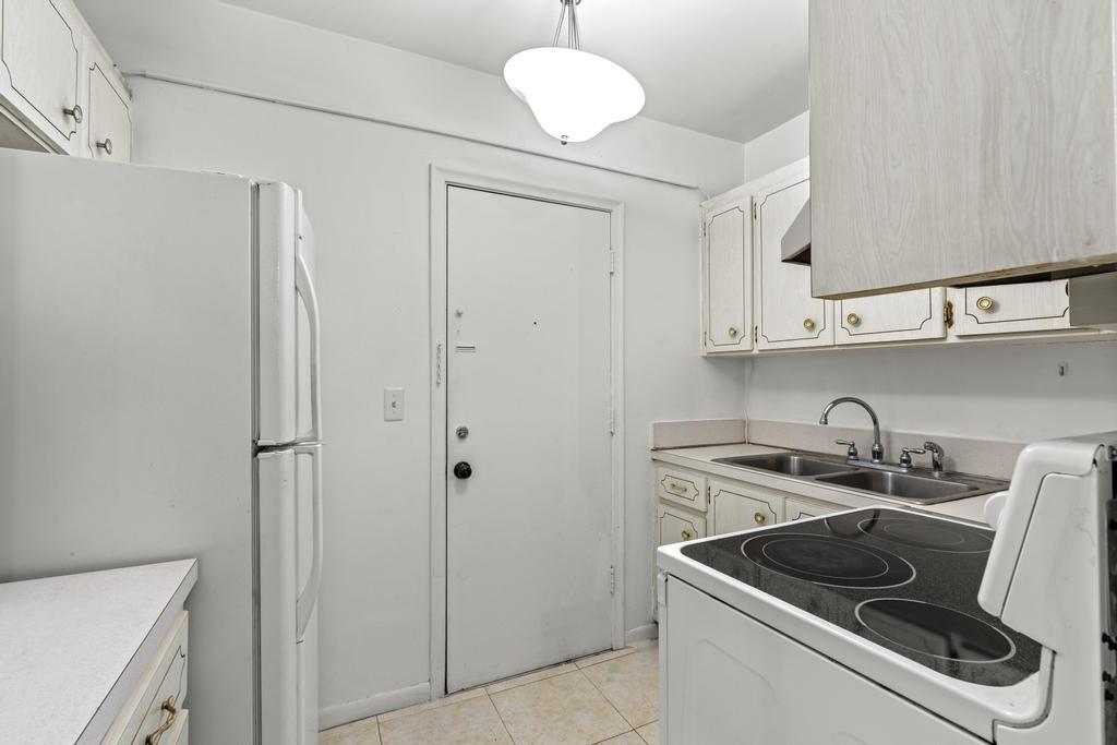 350 South Cypress Road, Unit 502 Pompano Beach, FL 33060 - Photo 16 of 36 DSC07566