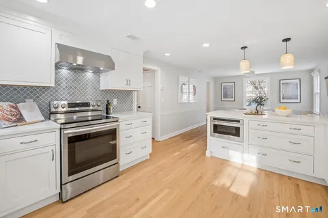 $1,348,000 | 1091 Round Hill Road, Fairfield, CT 06824