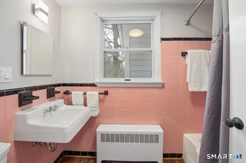 $1,348,000 | 1091 Round Hill Road, Fairfield, CT 06824