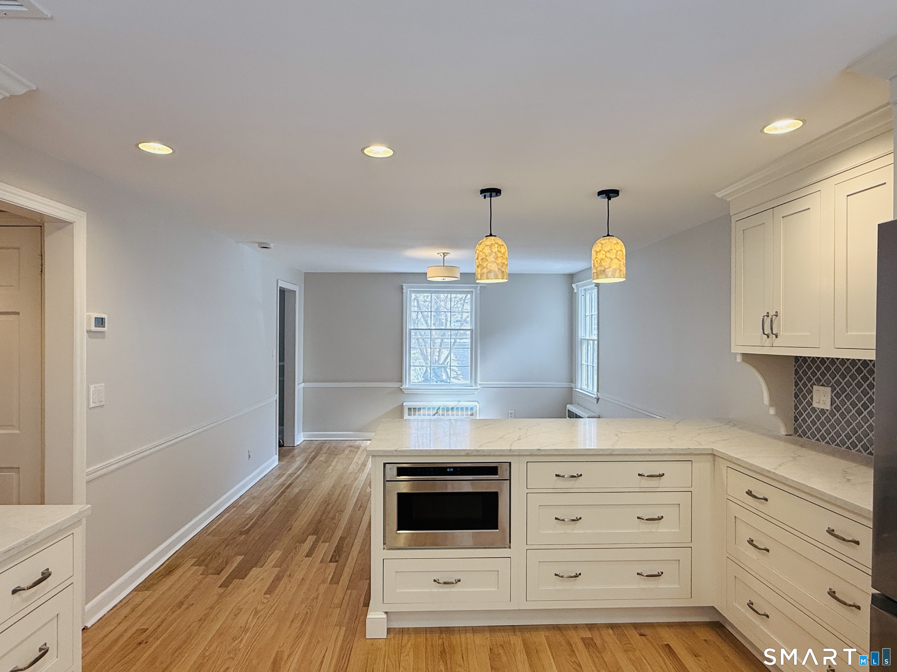 1091 Round Hill Road Fairfield, CT 06824 - Photo 4 of 7