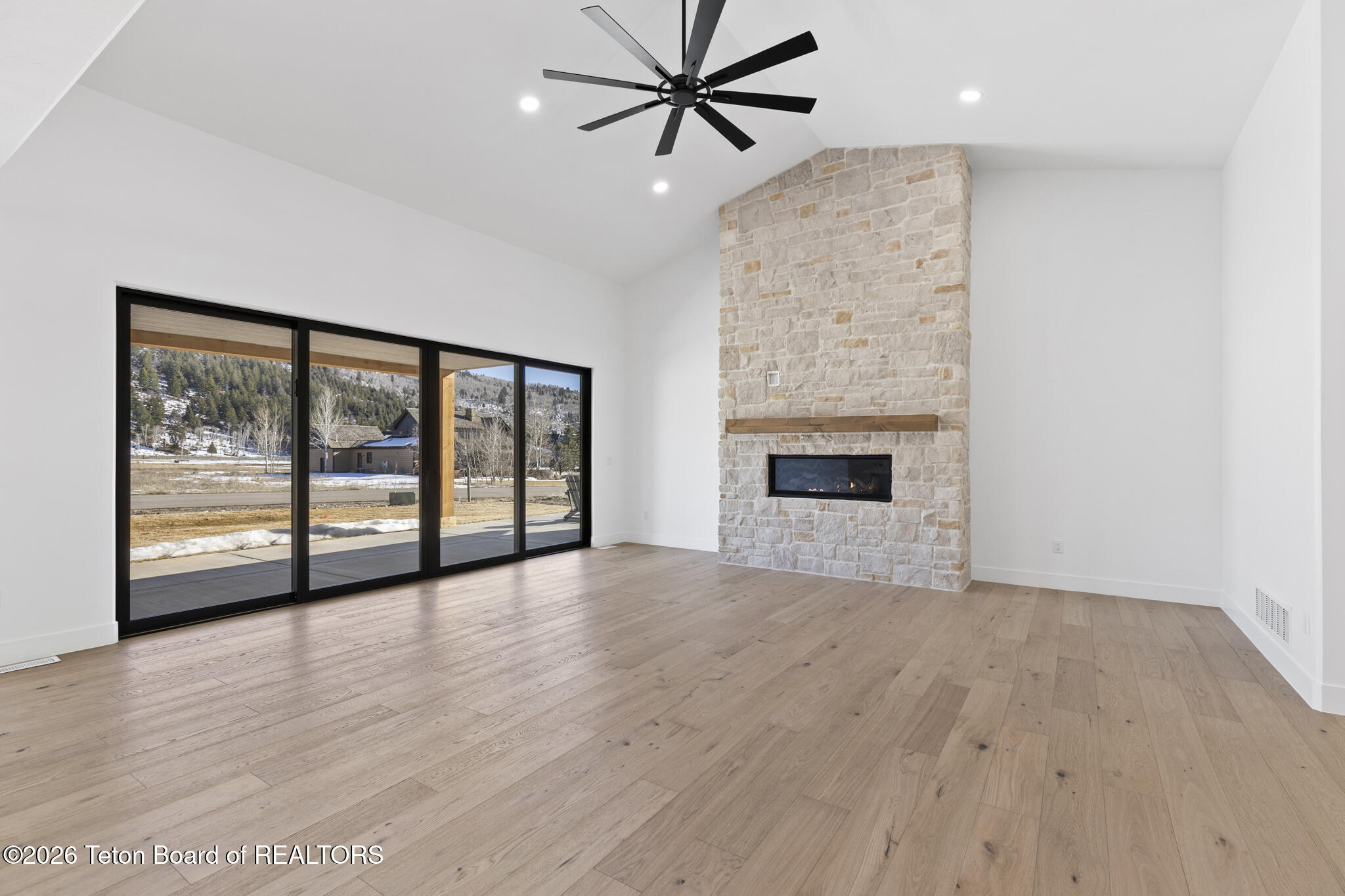 6373 Snow Goose Circle Victor, ID 83455 - Photo 21 of 59 17 Living room