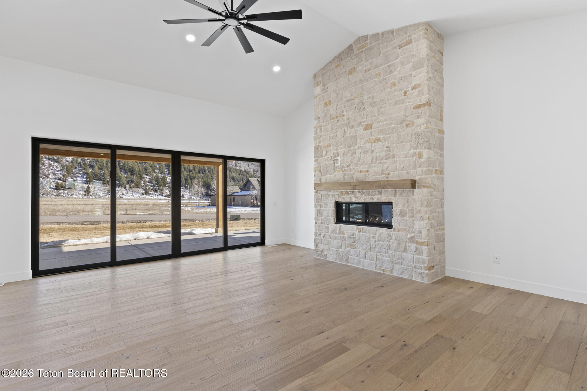 6373 Snow Goose Circle Victor, ID 83455 - Photo 23 of 59 17.2 Living room