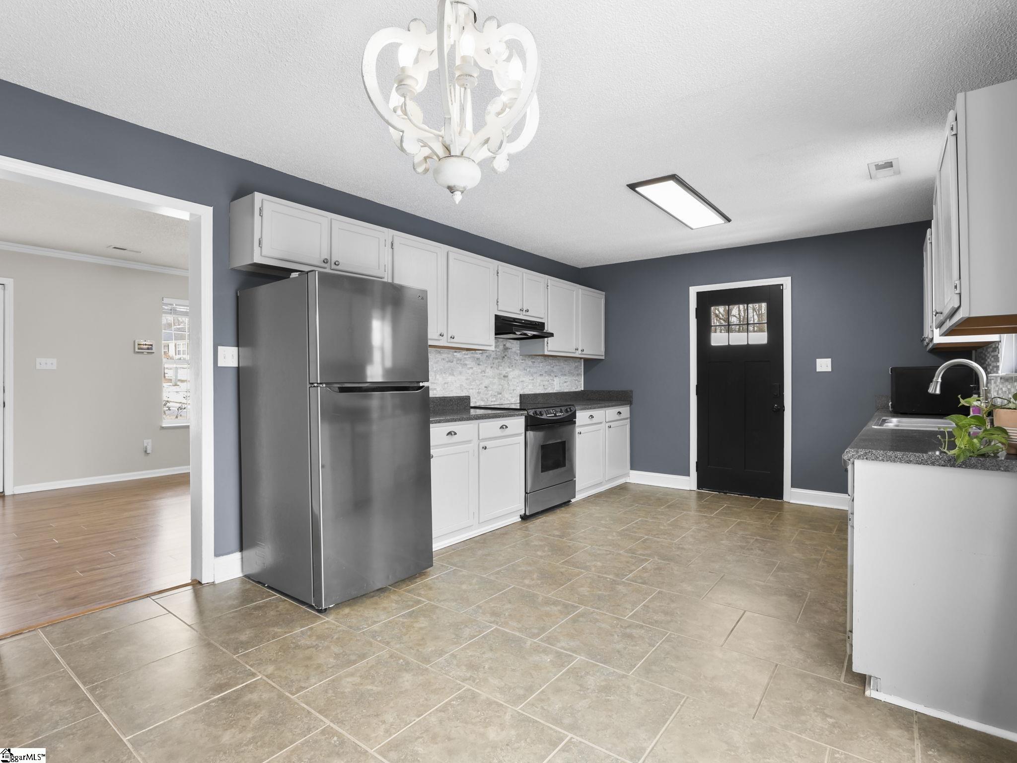 131 Wild Berry Court Boiling Springs, SC 29316 - Photo 8 of 36