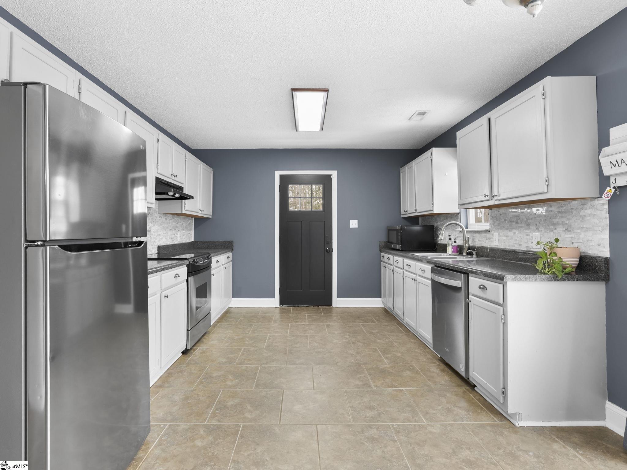 131 Wild Berry Court Boiling Springs, SC 29316 - Photo 8 of 36