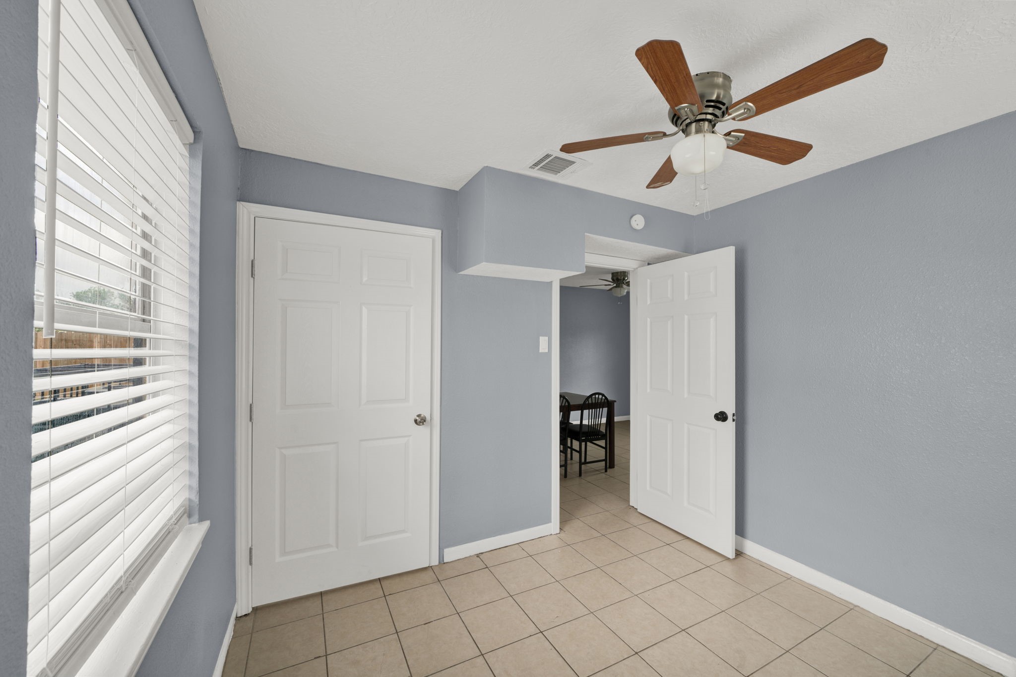 904 Beverly Avenue, Unit 6 Pasadena, TX 77506 - Photo 29 of 32 a view of an entryway