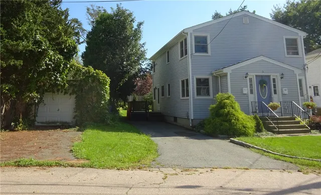 $2,200 | 3 Southmayd Street, Unit A, Newport, RI 02840