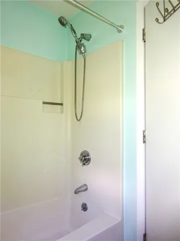 $2,200 | 3 Southmayd Street, Unit A, Newport, RI 02840