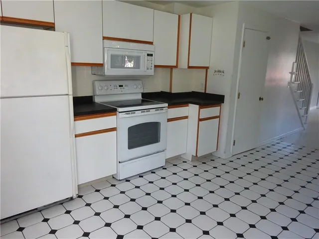 $2,200 | 3 Southmayd Street, Unit A, Newport, RI 02840