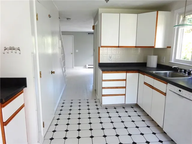 $2,200 | 3 Southmayd Street, Unit A, Newport, RI 02840