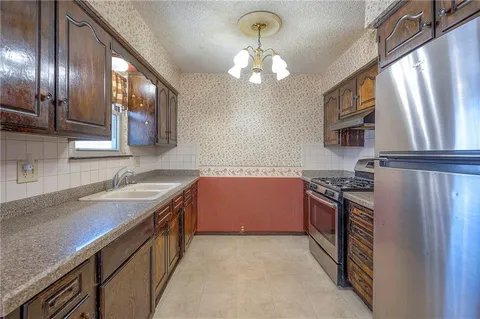 $225,000 | 706 South 9th Street, Edwardsville, KS 66111