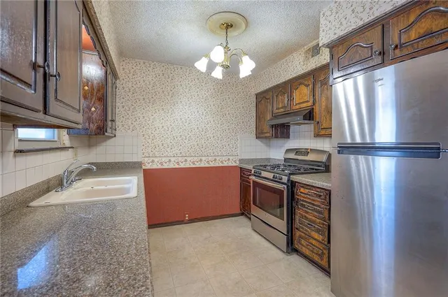 $225,000 | 706 South 9th Street, Edwardsville, KS 66111