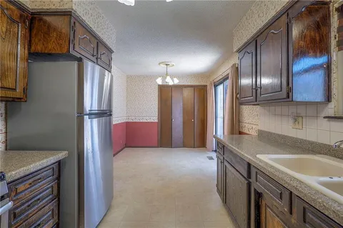 $225,000 | 706 South 9th Street, Edwardsville, KS 66111