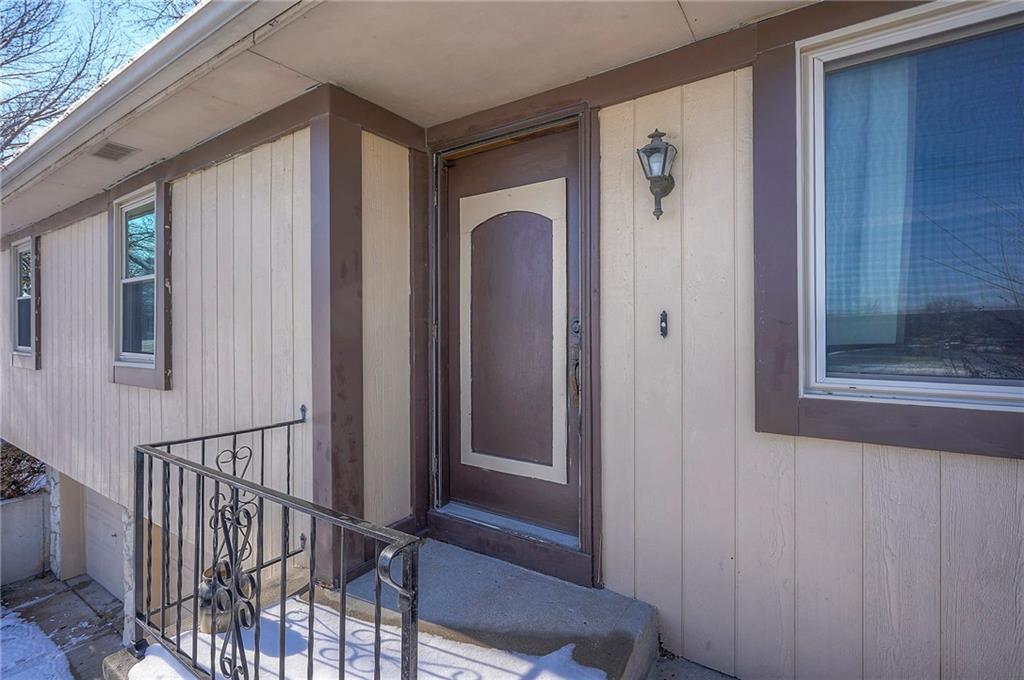 706 South 9th Street Edwardsville, KS 66111 - Photo 3 of 29