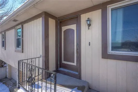 $225,000 | 706 South 9th Street, Edwardsville, KS 66111