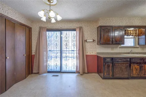 $225,000 | 706 South 9th Street, Edwardsville, KS 66111