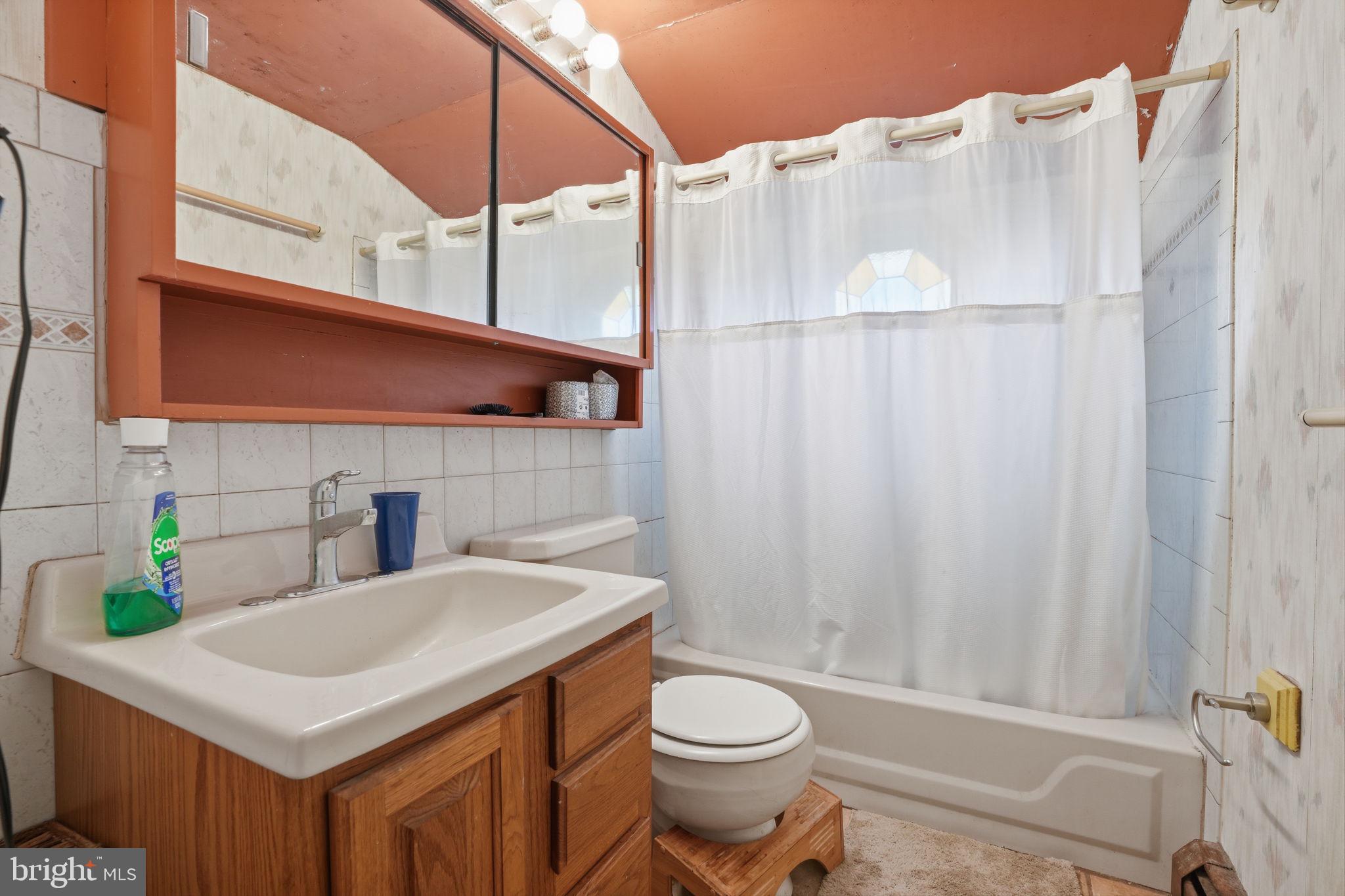 2 Quay Road Levittown, PA 19057 - Photo 20 of 32