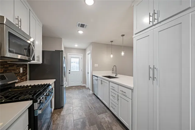 $1,850 | 12050 Sela Lane, Houston, TX 77072