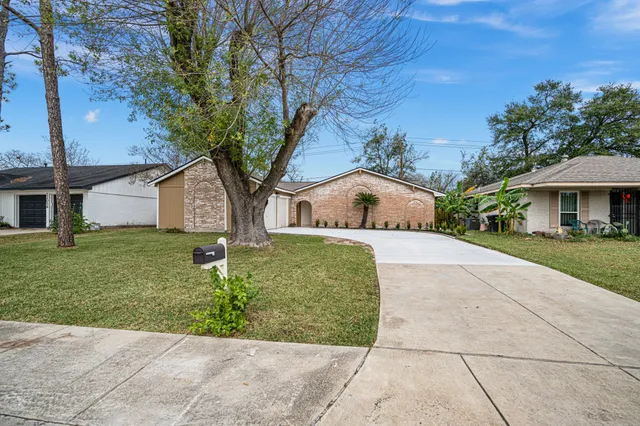 $1,850 | 12050 Sela Lane, Houston, TX 77072