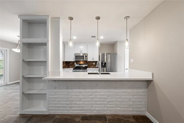 $1,950 | 12050 Sela Lane, Houston, TX 77072