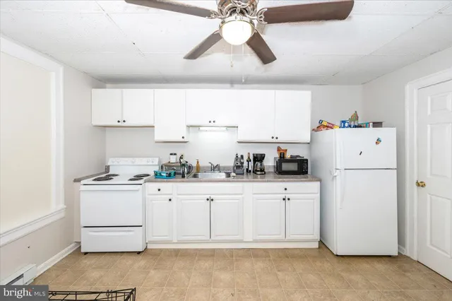 a bedroom with a bed and a ceiling fan