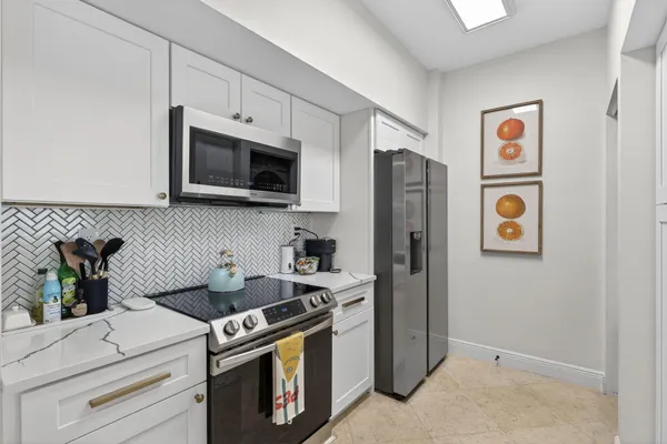 $7,000 | 675 Northwest Flagler Avenue, Unit 202, Stuart, FL 34994