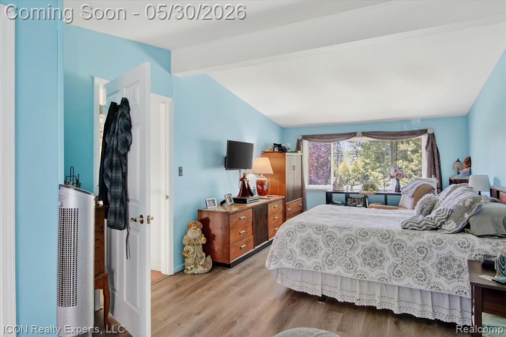 1869 Middle Trail Road Walled Lake, MI 48390 - Photo 19 of 46