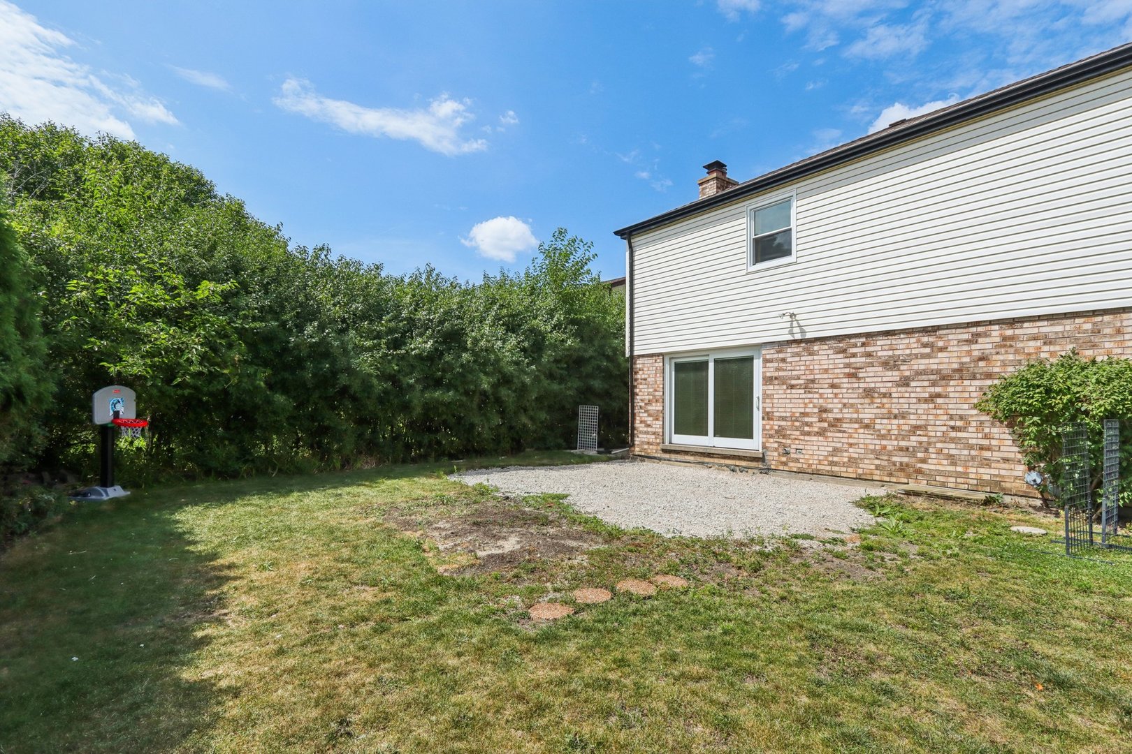 6527 Maple Street Morton Grove, IL 60053 - Photo 28 of 35 a view of a backyard of the house
