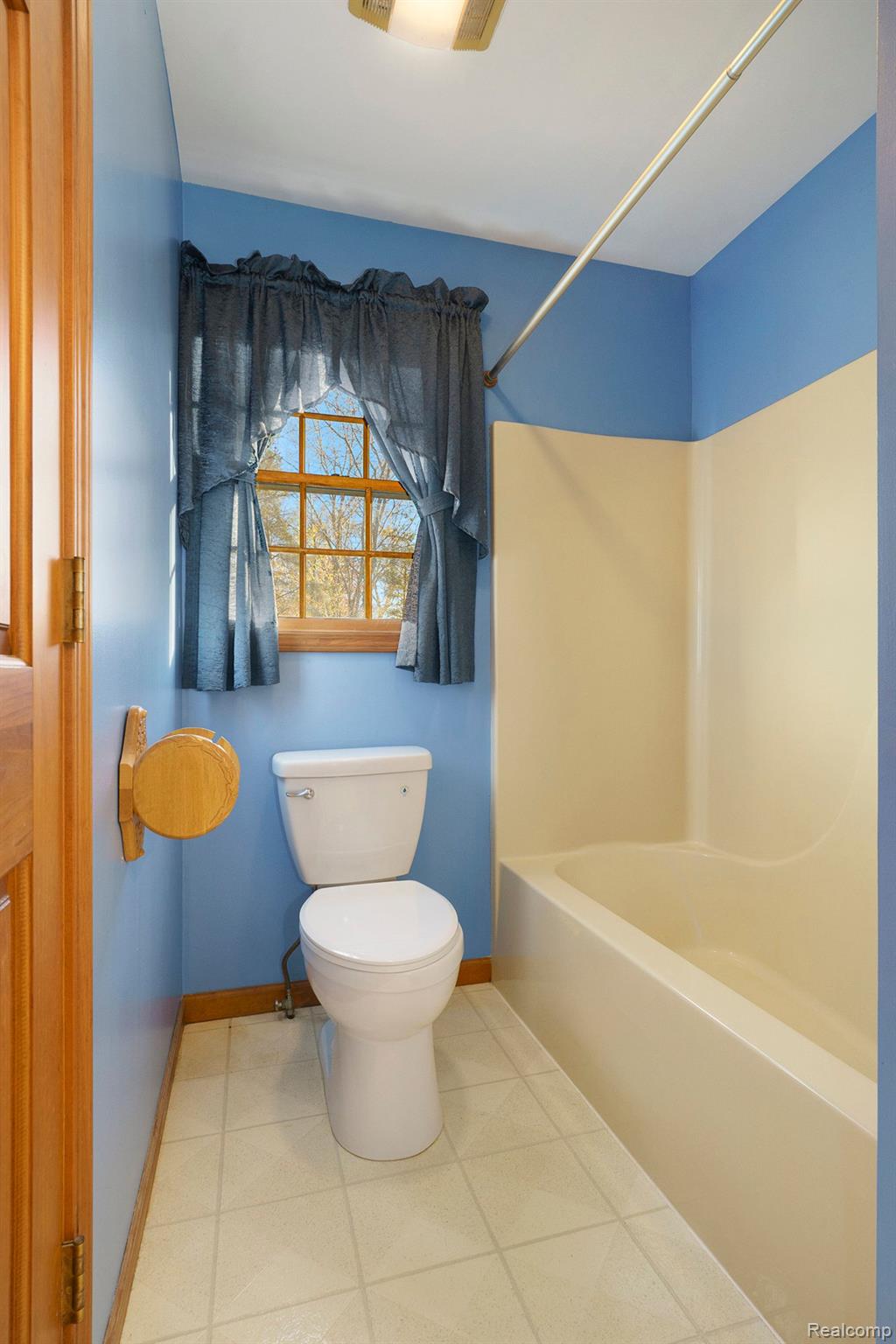 6464 Davison Road Burton, MI 48509 - Photo 16 of 32