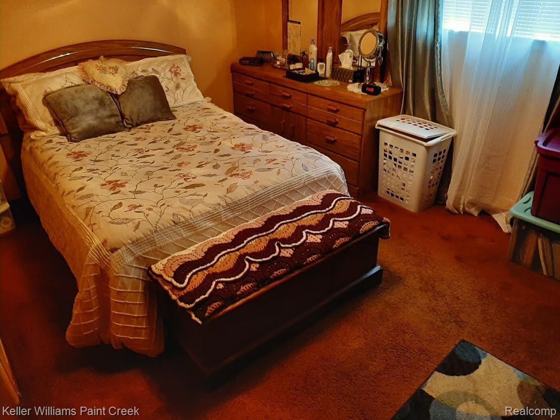 451 Maxwell Road Pontiac, MI 48342 - Photo 12 of 20 bed2.jpg