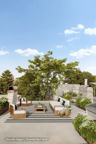 a view of a back yard