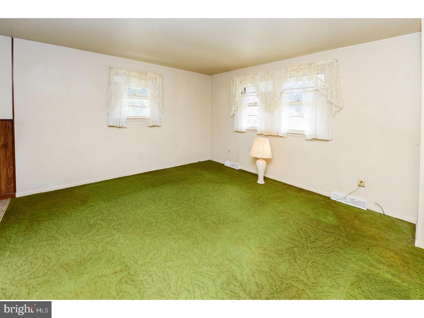 721 Little Mill Road Monroeville, NJ 08343 - Photo 4 of 25 Living Room